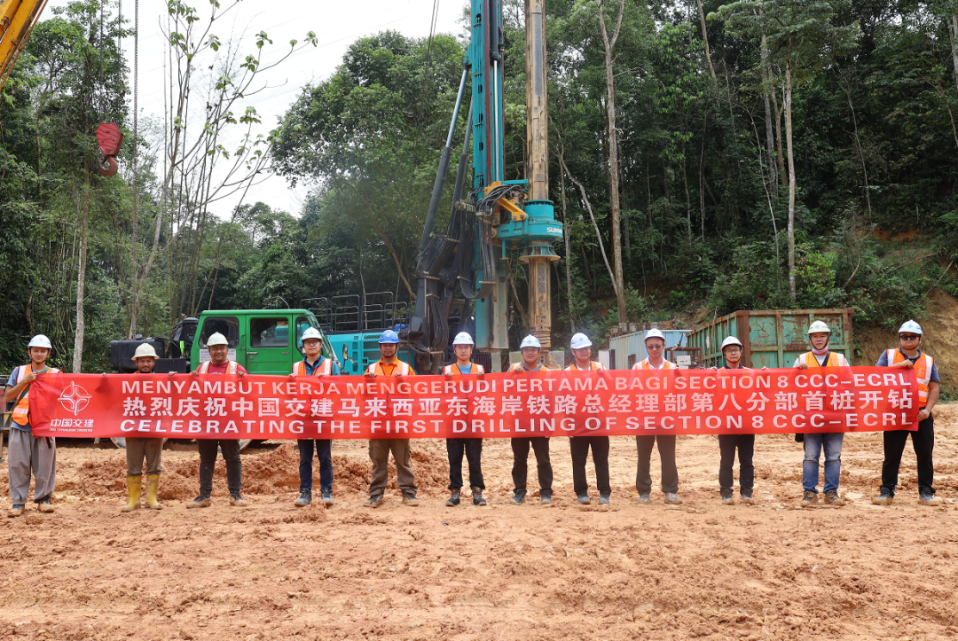 莫道君行早，，，，，，更有早行人！9001cc金沙以诚为本智能癸卯兔年开工大吉