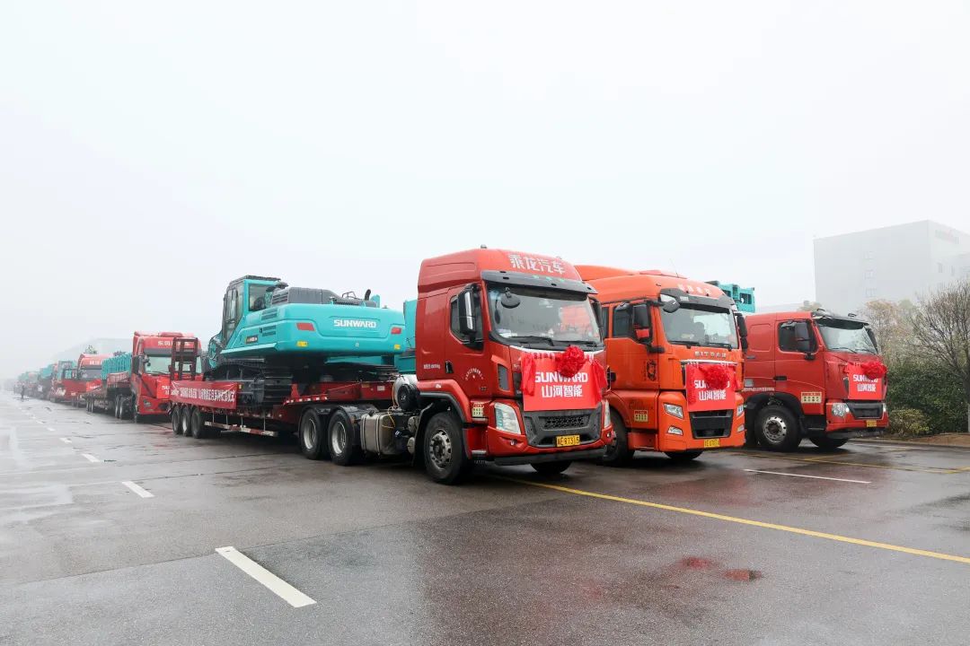 新局新篇，，，，，，宏兔启航！9001cc金沙以诚为本智能超200台套装备集中发货