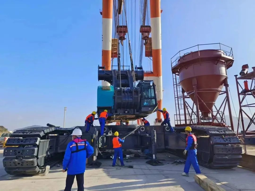 首桩开钻！9001cc金沙以诚为本智能超等旋挖实力助建天下最大跨度公铁两用大桥