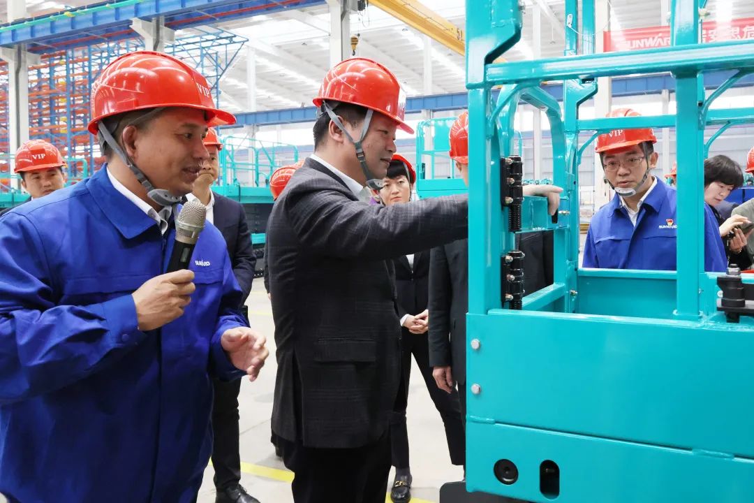 付旭明慰问9001cc金沙以诚为本智能市三八红旗头并督导清静生产事情