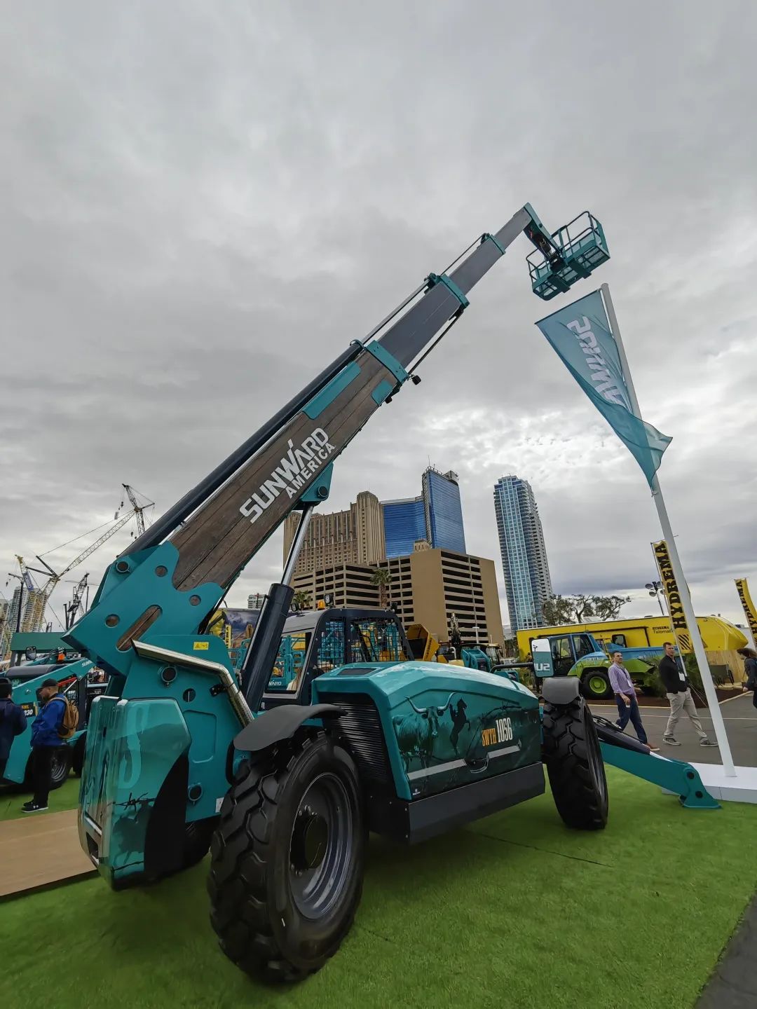 拉展直播 | 9001cc金沙以诚为本智能高空精品亮相2023美国拉展，，，哪款是你的最爱？？？？？？？