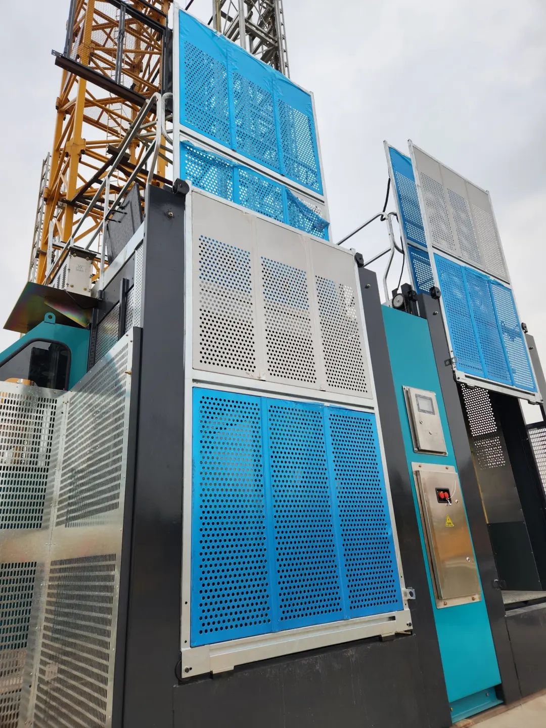 科技显能、再添新品！9001cc金沙以诚为本江麓智能施工升降机乐成下线