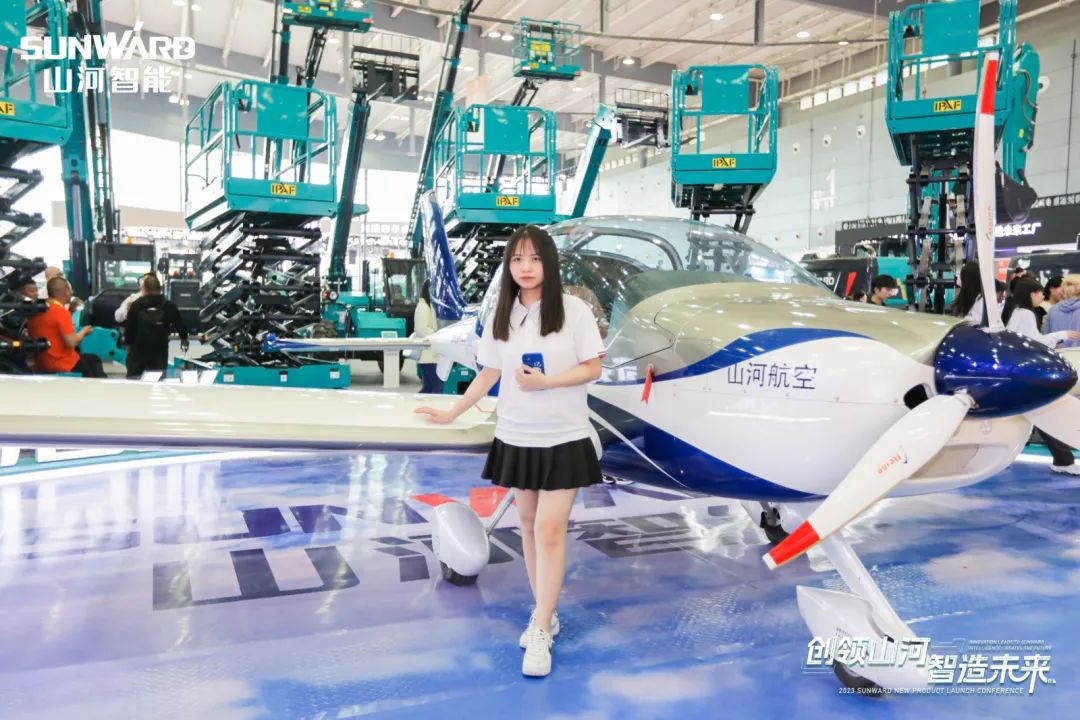 闪灼2023 CICEE！看9001cc金沙以诚为本智能“明星产品”有多“炫”