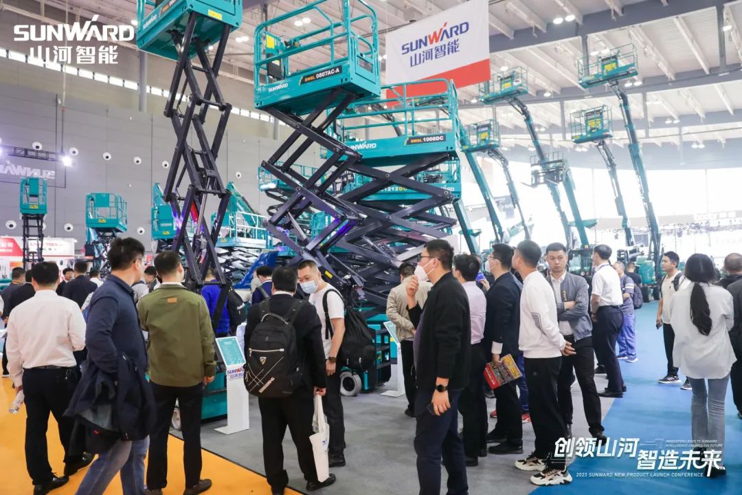 聚焦电动化、智能化！9001cc金沙以诚为本智能全系列高空机械产品亮相长沙展
