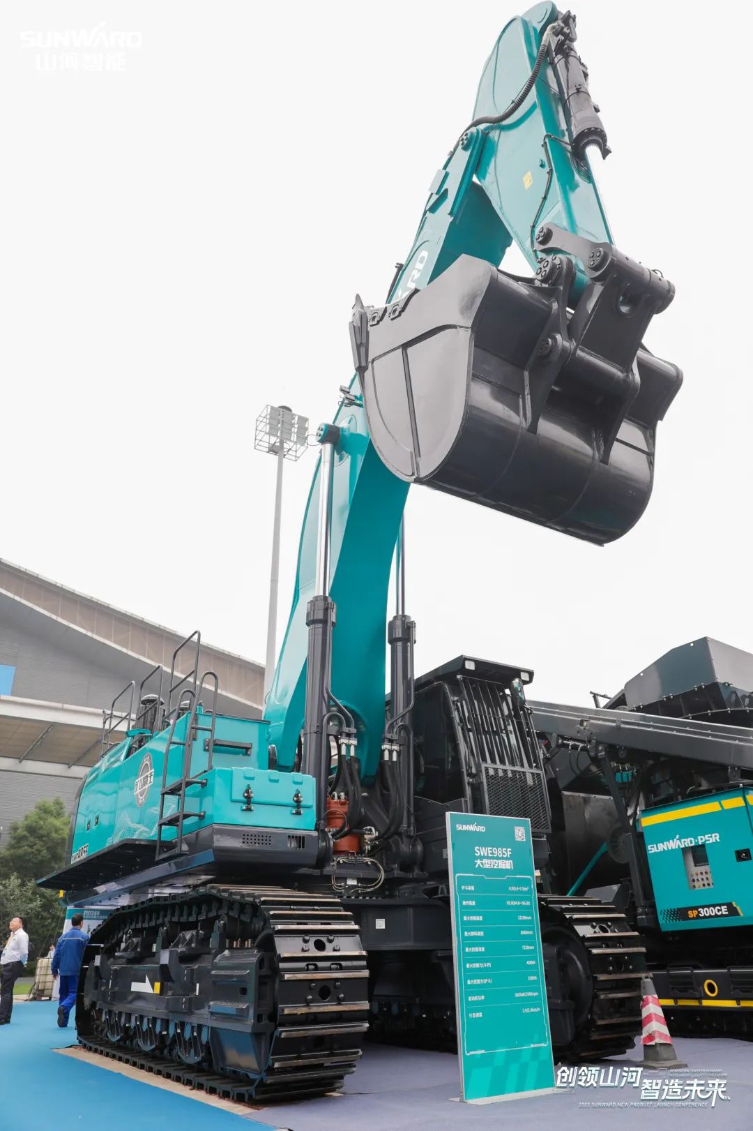 精品出击、互动一直！9001cc金沙以诚为本智能F系列挖掘机闪灼长沙展