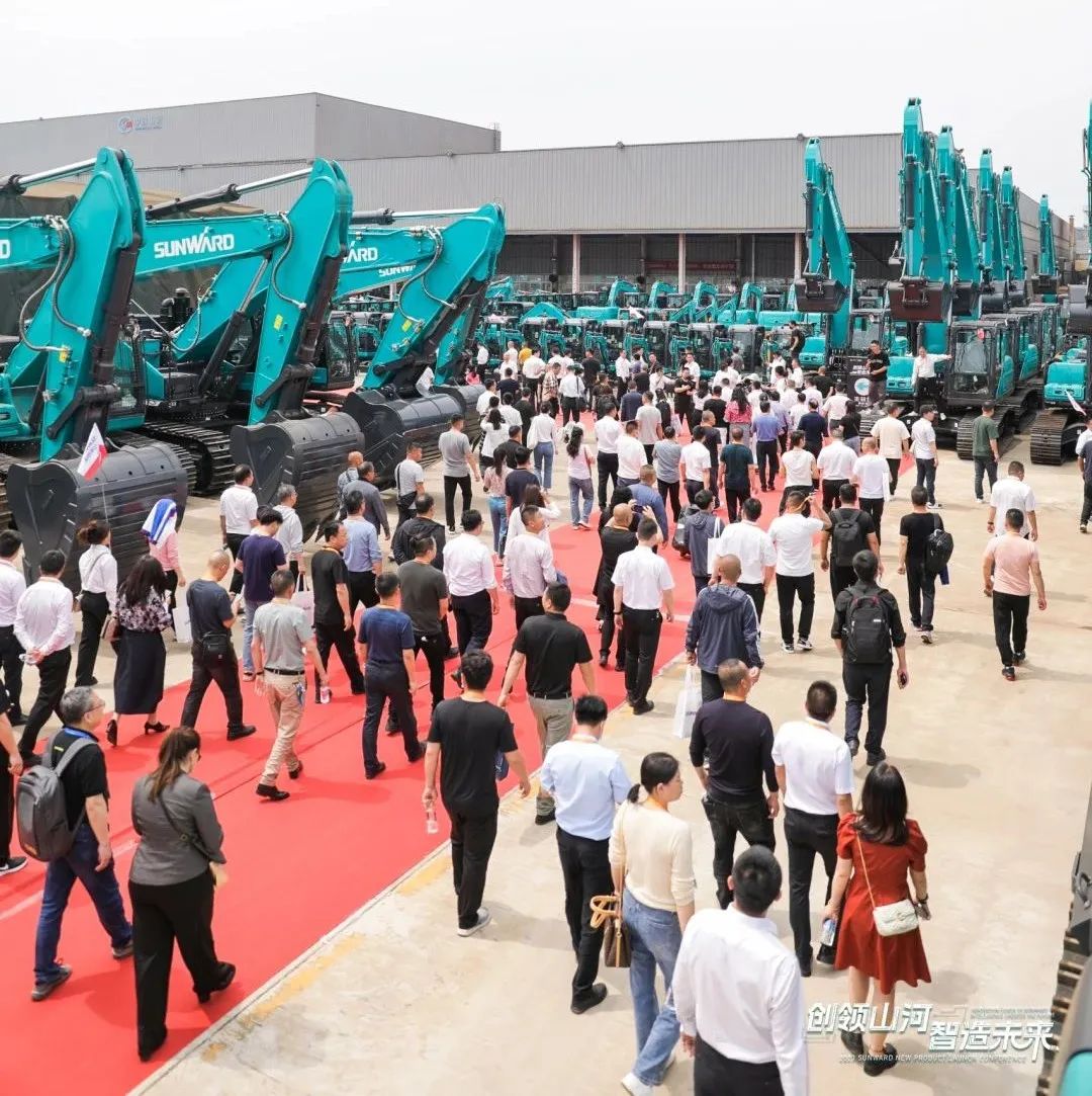 精品出击、互动一直！9001cc金沙以诚为本智能F系列挖掘机闪灼长沙展