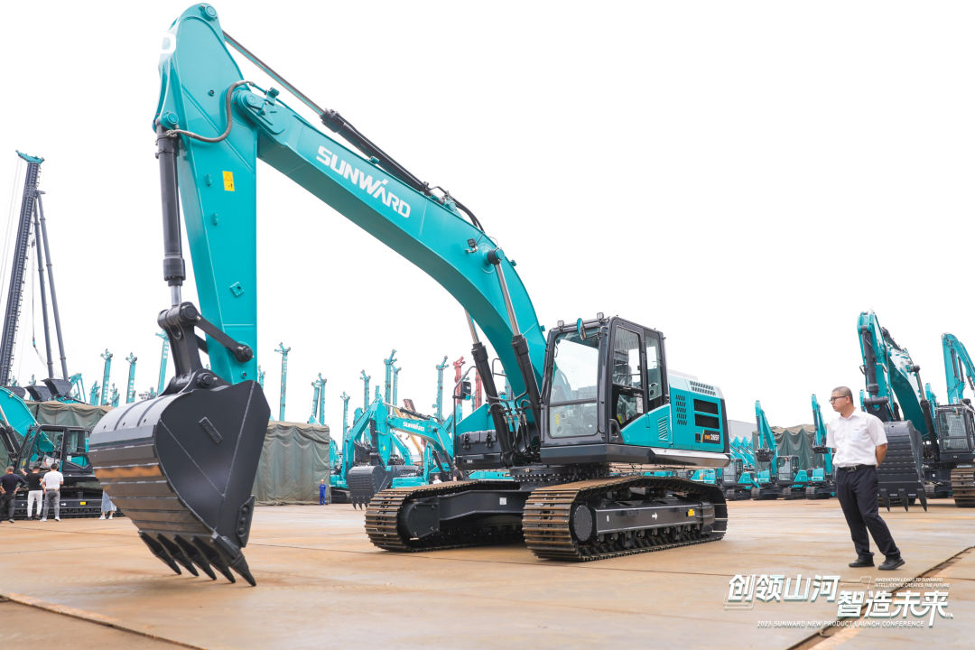 精品出击、互动一直！9001cc金沙以诚为本智能F系列挖掘机闪灼长沙展