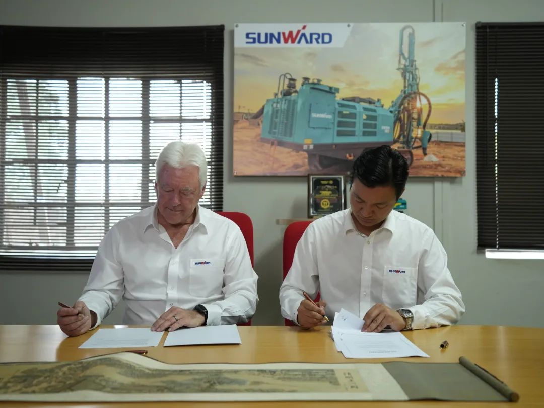 上岸南非，，，，，，，，9001cc金沙以诚为本智能新型凿岩利器交付客户