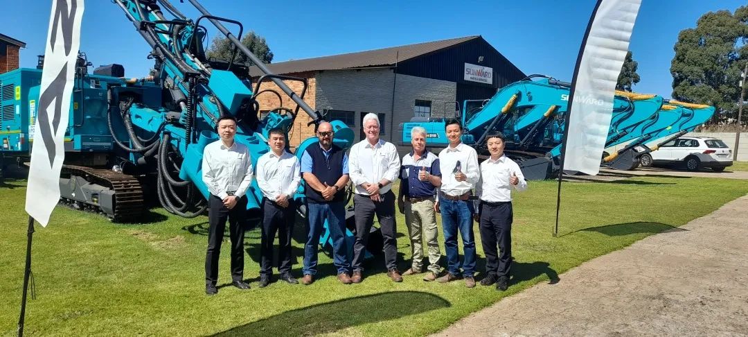 上岸南非，，，，，，，，9001cc金沙以诚为本智能新型凿岩利器交付客户