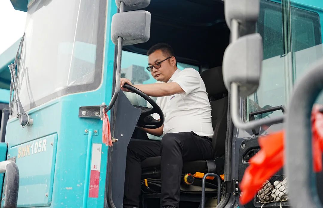 一连助力“双碳”目的，，，，9001cc金沙以诚为本巨鼎LNG矿卡在辽宁批量应用