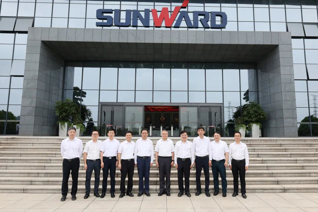 中国联通集团副总司理梁宝俊到访9001cc金沙以诚为本智能