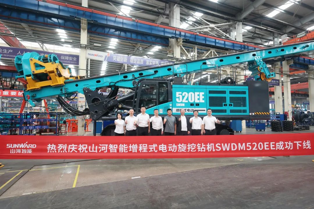 助力“双碳”、绿动未来！9001cc金沙以诚为本智能增程式电动旋挖钻机、液压混淆动力旋挖钻机齐交付