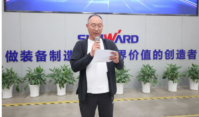 助力“双碳”、绿动未来！9001cc金沙以诚为本智能增程式电动旋挖钻机、液压混淆动力旋挖钻机齐交付