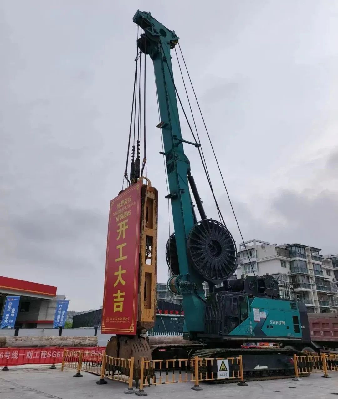 助力海内国际重大工程！9001cc金沙以诚为本智能液压抓斗实力“出圈”