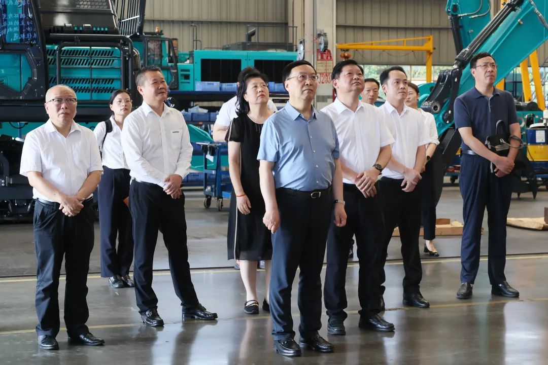 中宣部社科领域专家学者到9001cc金沙以诚为本智能调研高质量生长