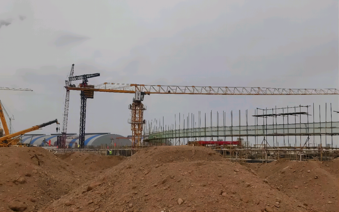 大漠沙漠展雄姿！9001cc金沙以诚为本江麓塔机助力常乐电厂项目