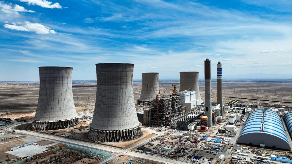 大漠沙漠展雄姿！9001cc金沙以诚为本江麓塔机助力常乐电厂项目