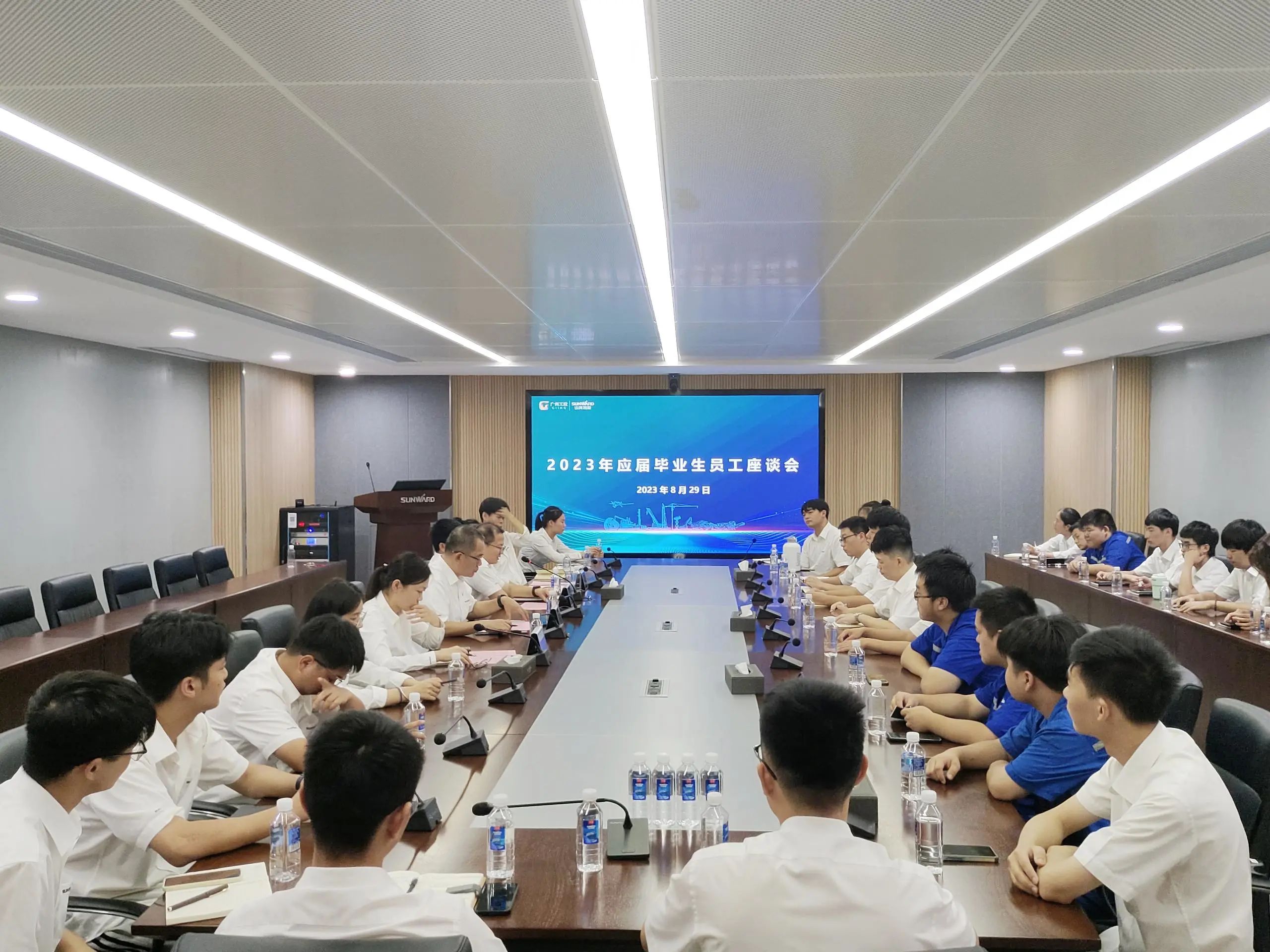 泛论心声，，，，，，共话未来！这场应届结业生员工座谈会，，，，，，很暖，，，，，，很知心！