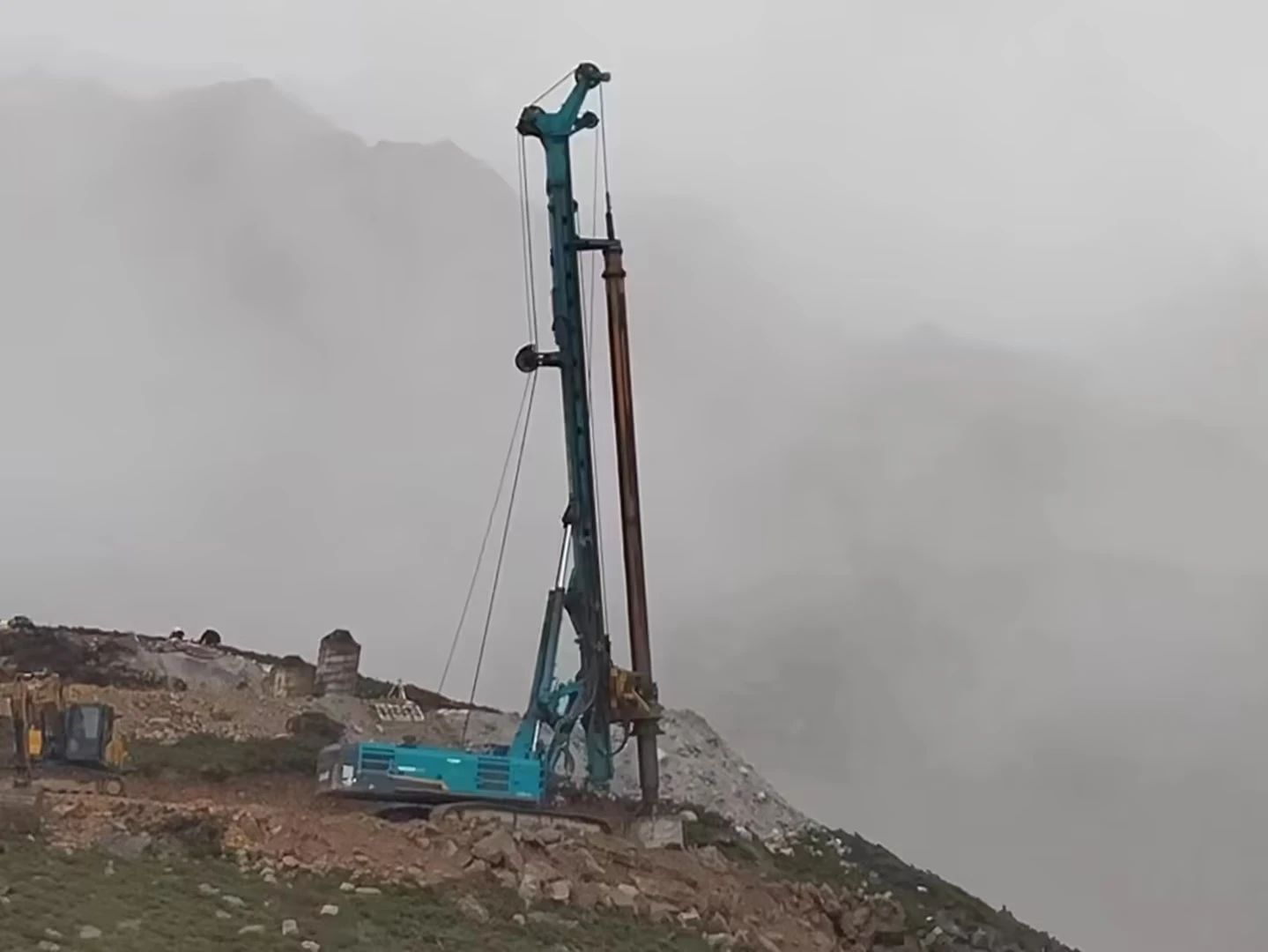 助力天下最高海拔特高压直流输电工程，，，，9001cc金沙以诚为本智能旋挖钻机展现硬核实力