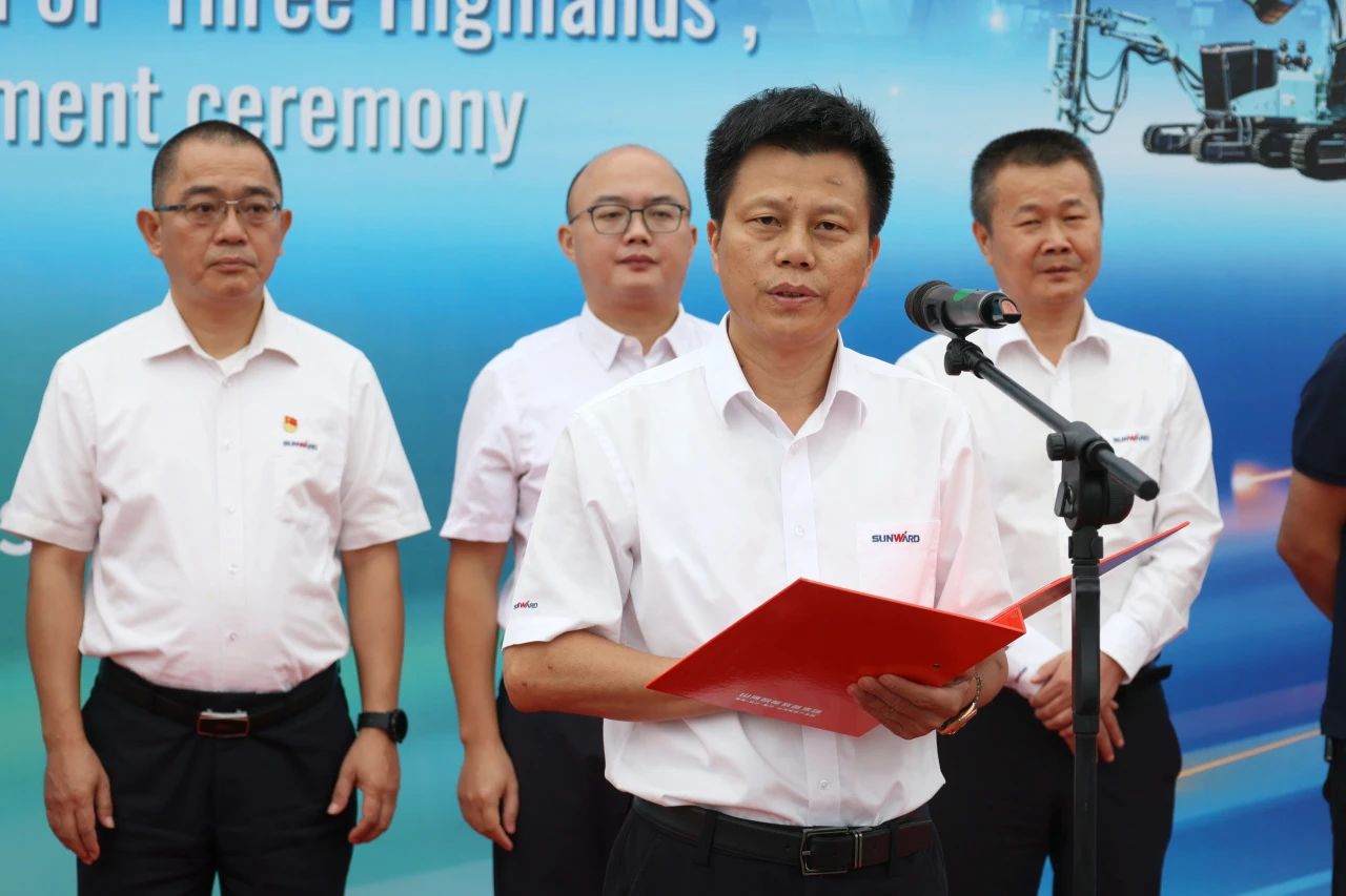 一连进军国际市。。。。。。。9001cc金沙以诚为本智能近百台装备集中发货