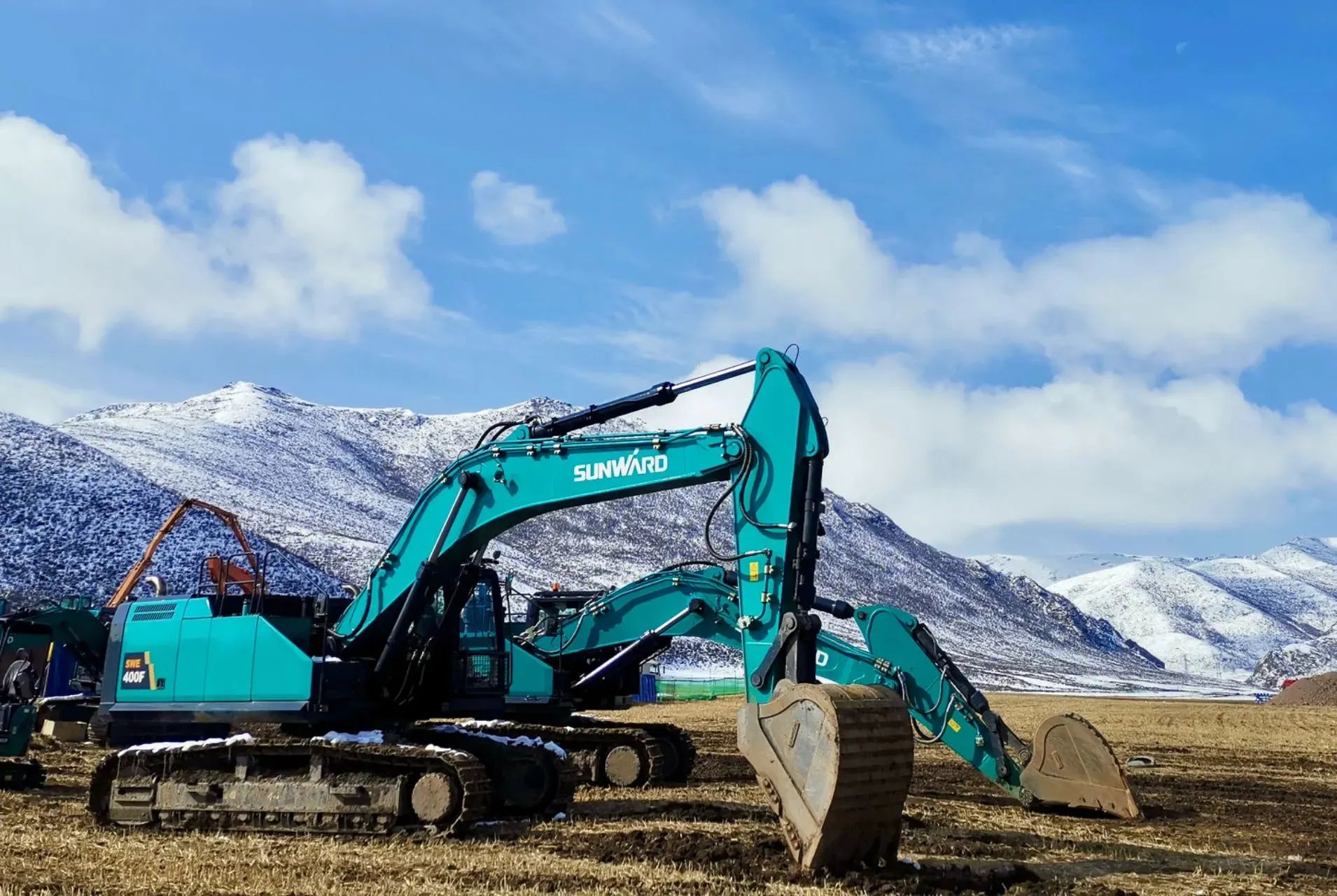 口碑超赞！9001cc金沙以诚为本智能SWE400F挖掘机荣获工程机械明星产品大奖