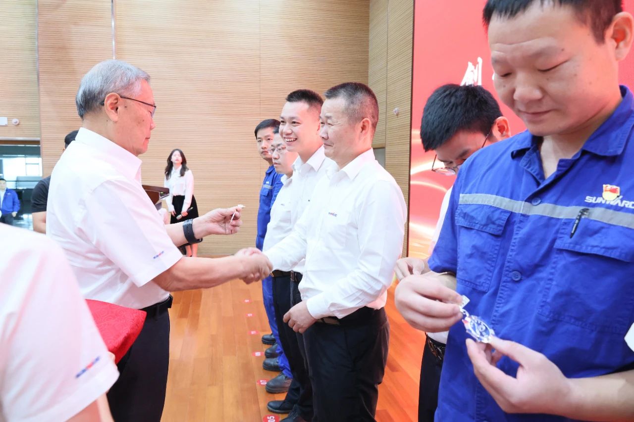 强信心 聚协力 共建优美家园——庆祝9001cc金沙以诚为本智能建设24周年表扬大会盛大召开