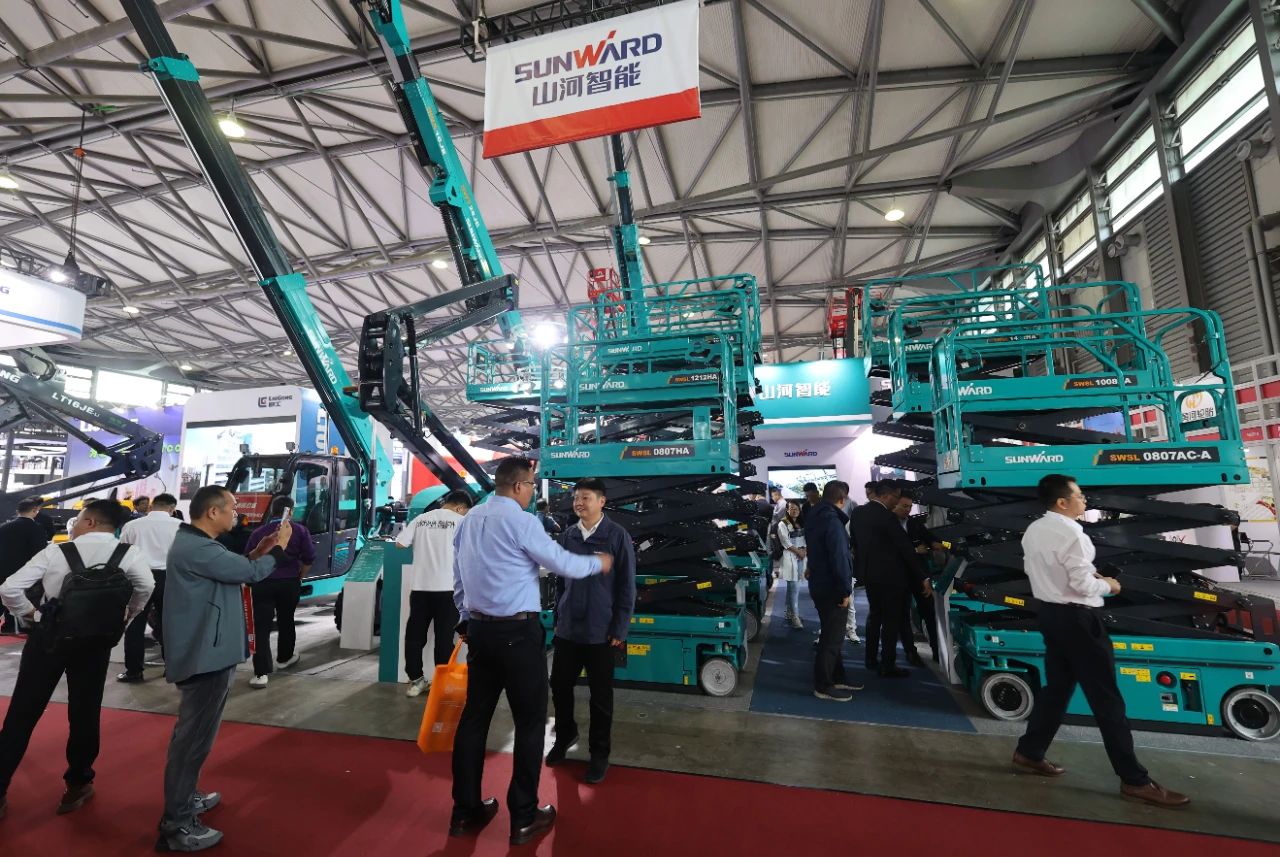 精品出击，，，，，，，，闪灼魔都！9001cc金沙以诚为本智能全系列高空机械亮相2023亚洲国际高空展