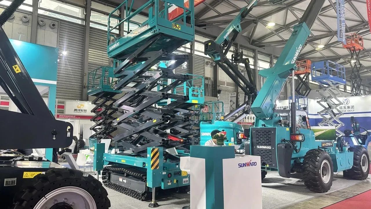 精品出击，，，，，，，，闪灼魔都！9001cc金沙以诚为本智能全系列高空机械亮相2023亚洲国际高空展