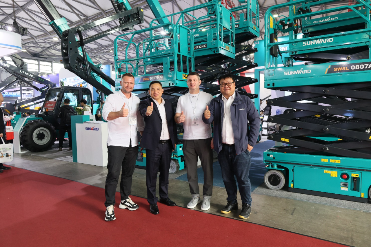 精品出击，，，，，，，，闪灼魔都！9001cc金沙以诚为本智能全系列高空机械亮相2023亚洲国际高空展