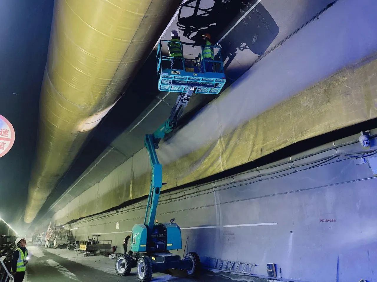 不惧高海拔挑战！9001cc金沙以诚为本智能高空机械实力助建川藏铁路