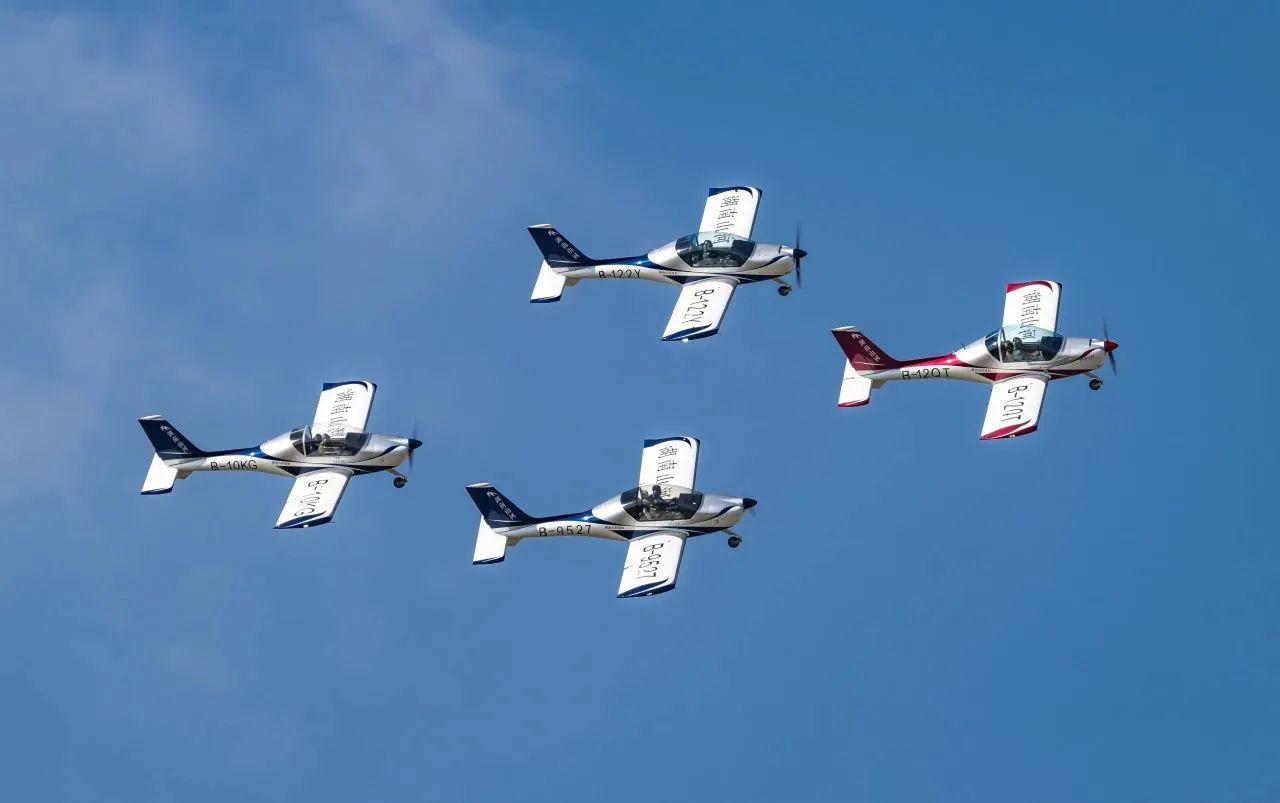 央媒聚焦！一起见证首届亚洲通用航空展上的9001cc金沙以诚为本风范