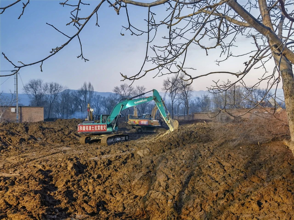 支援抗震救灾一线，，，，，，，9001cc金沙以诚为本智能在行动！