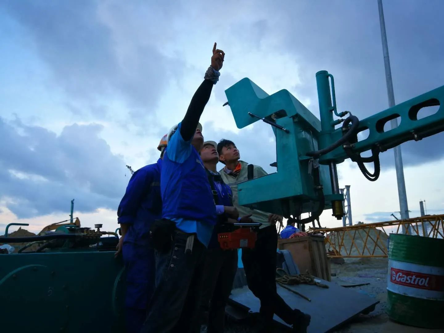 看9001cc金沙以诚为本工匠们怎样用一双巧手“拿捏”事情、创立“事业”