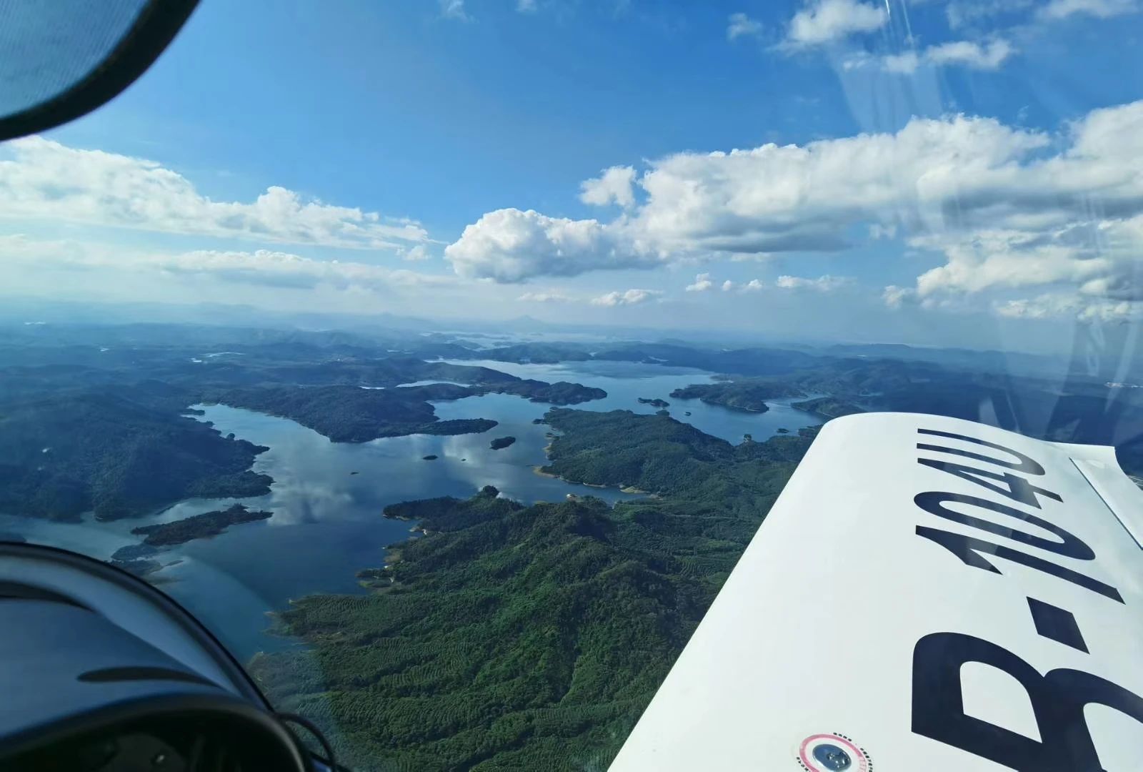 二十载磨砺，，，，，，，“阿若拉”飞机累计航行时间突破11万小时！