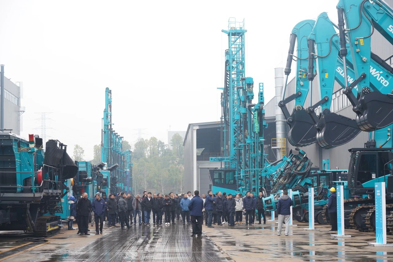 启新程，，，，，，，，向未来！9001cc金沙以诚为本矿岩揭牌庆典暨新春发货仪式圆满举行