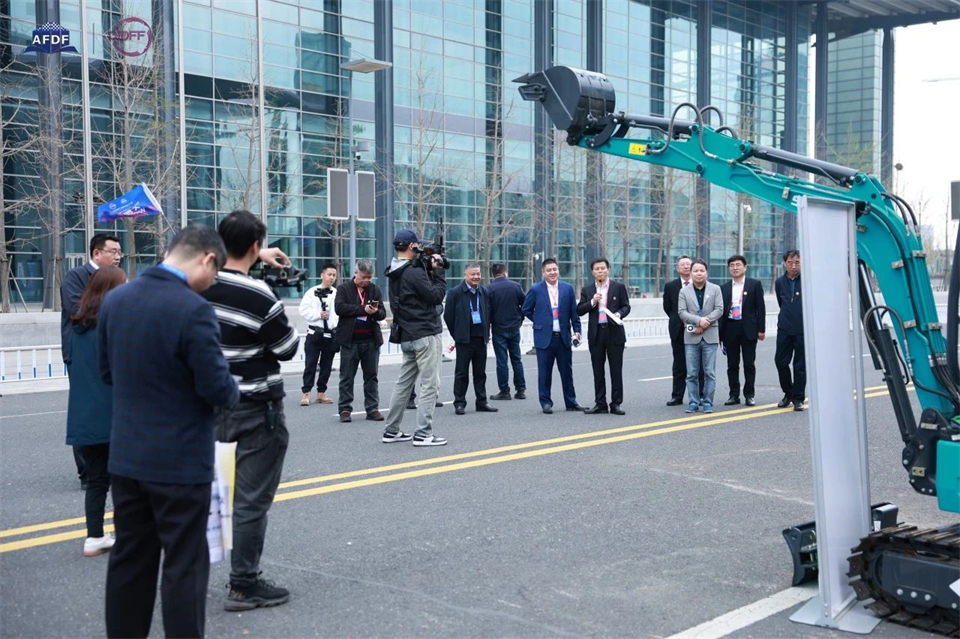 坚持立异，，，，，，，赋能工业！9001cc金沙以诚为本智能出席第十三届深基础工程生长论坛