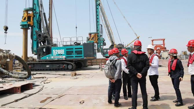 先导式立异，，，，，，，，再推电动新品！9001cc金沙以诚为本智能SWDM520EE增程式旋挖钻机推介会乐成举行