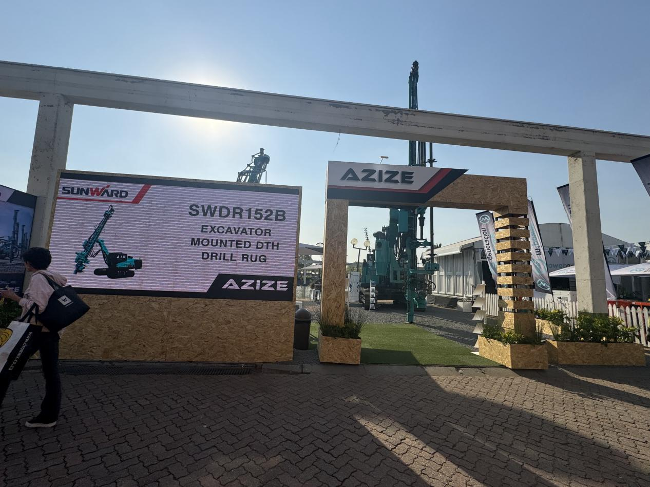 跨越山海，，，，，，，，重器远航！9001cc金沙以诚为本智能亮相南非最大矿业展会