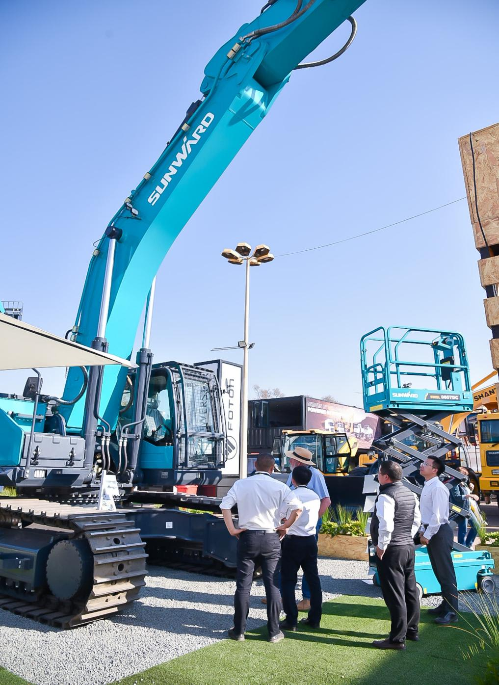 跨越山海，，，，，，，，重器远航！9001cc金沙以诚为本智能亮相南非最大矿业展会