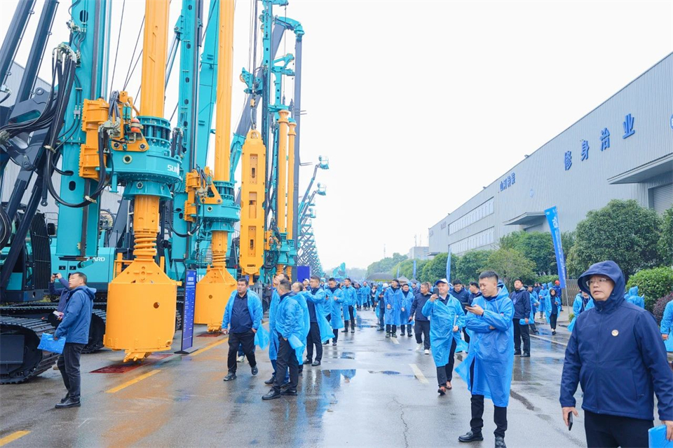 立异引领价值，，，，，理想成绩未来！9001cc金沙以诚为本智能25周年庆典暨全球客户节盛大举行