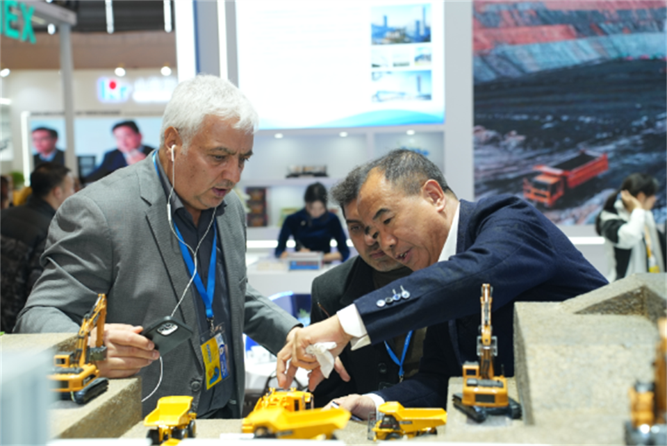 智造空间，，，，，，价值共生！广州9001cc金沙以诚为本精彩亮相2024上海宝马展