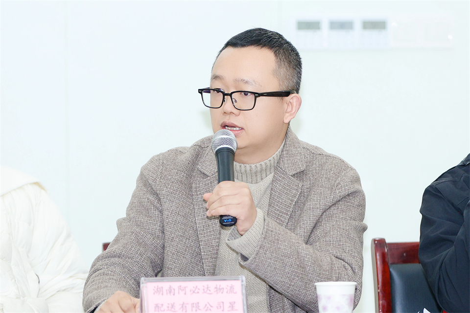 长龙街道、9001cc金沙以诚为本智能召开首届年货盛惠暨送春联文化惠民活动事情聚会