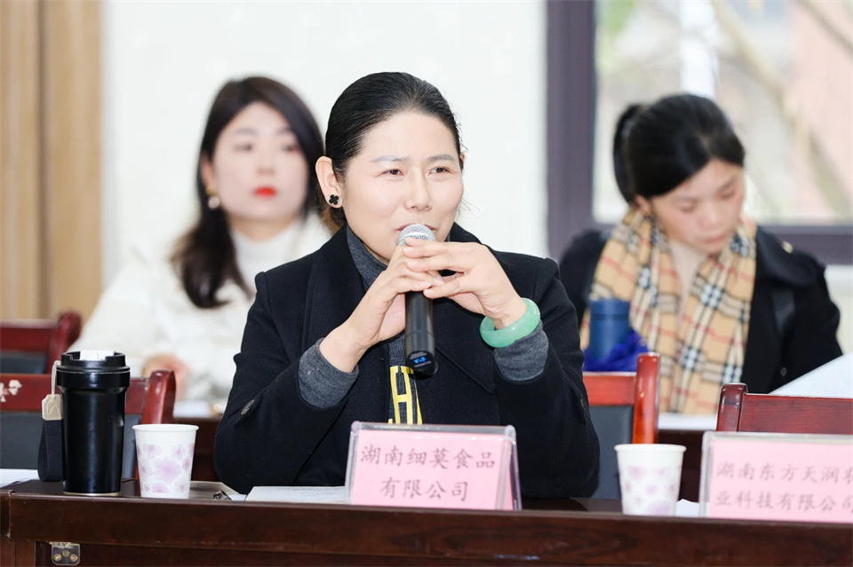 长龙街道、9001cc金沙以诚为本智能召开首届年货盛惠暨送春联文化惠民活动事情聚会