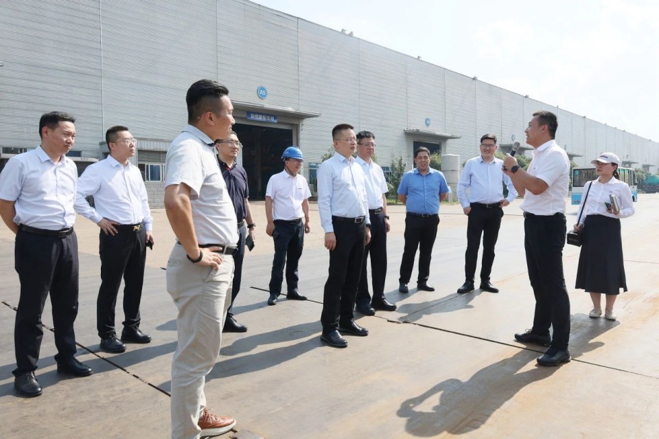 共商相助，，，，，，，，建华控股有限公司董事长汪贵华到访9001cc金沙以诚为本智能