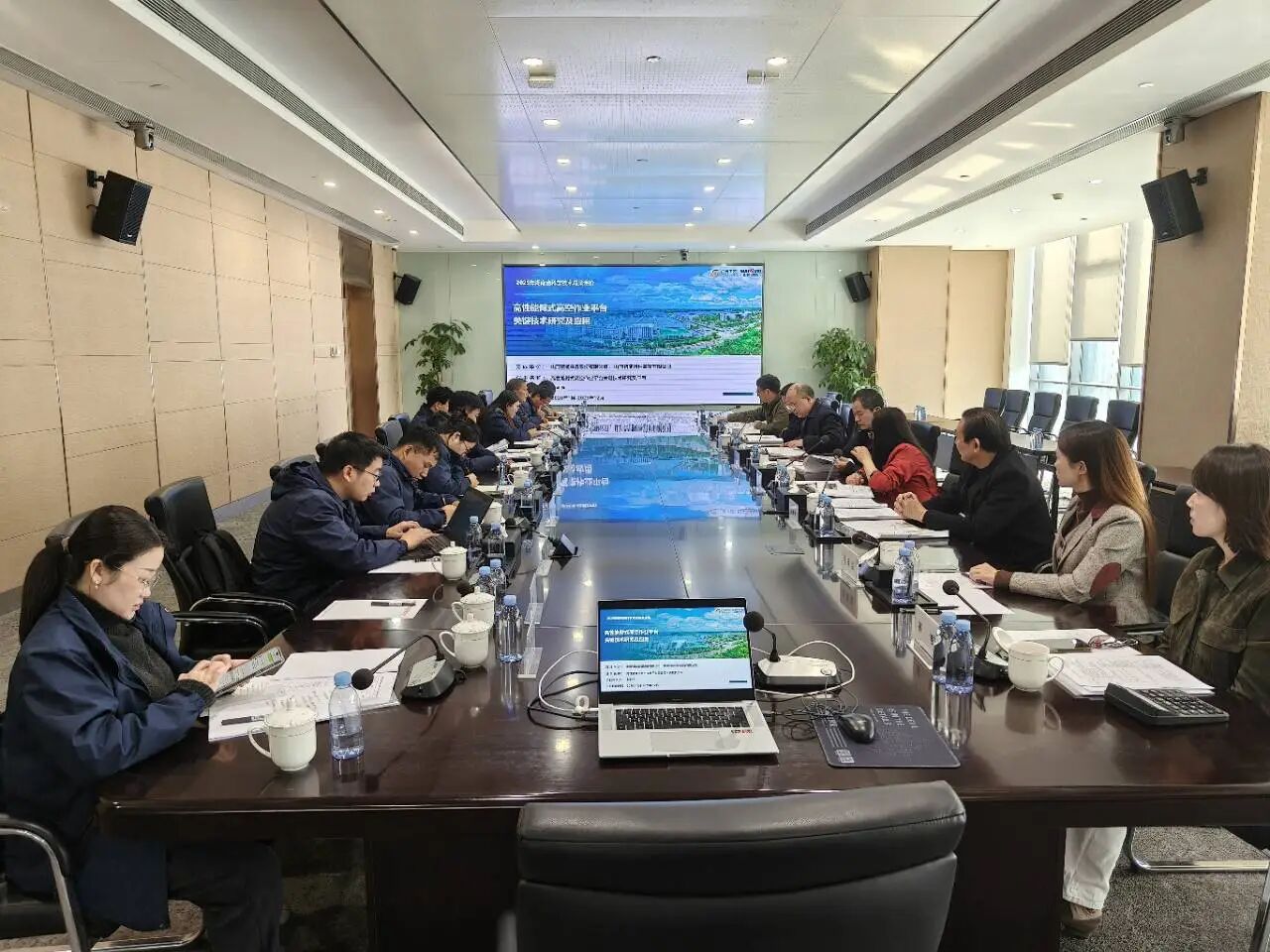 手艺立异，，，，，引领行业！9001cc金沙以诚为本智能高性能臂式高空作业平台项目通过科技效果评价