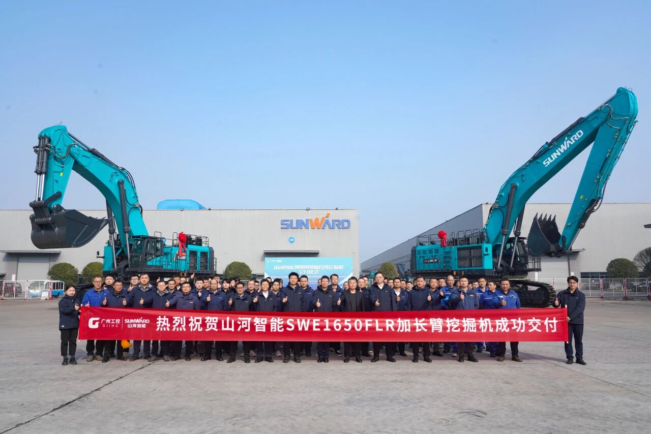争锋启新程！9001cc金沙以诚为本智能SWE1650FLR加长臂挖掘机乐成交付国际客户